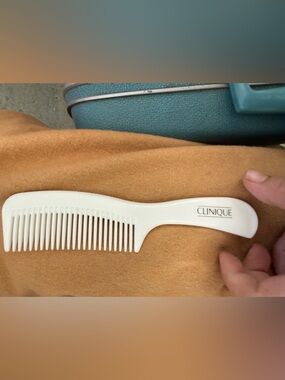 Vintage Clinique White Plastic Comb | 7 inches